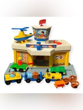 FISHER-PRICE - VINTAGE LITTLE PEOPLE JETPORT AIRPORT - 1980 - 17 PIECES INCL.